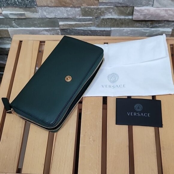 NWOT Versace Calfskin Medusa Zip Around Wallet - Picture 9 of 11